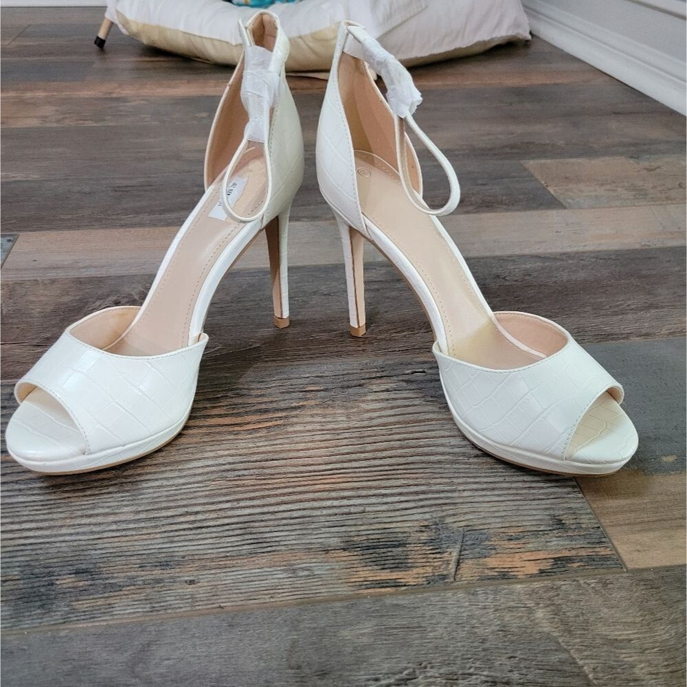 BRAND NEW white ankle Strap heel sz 8.5